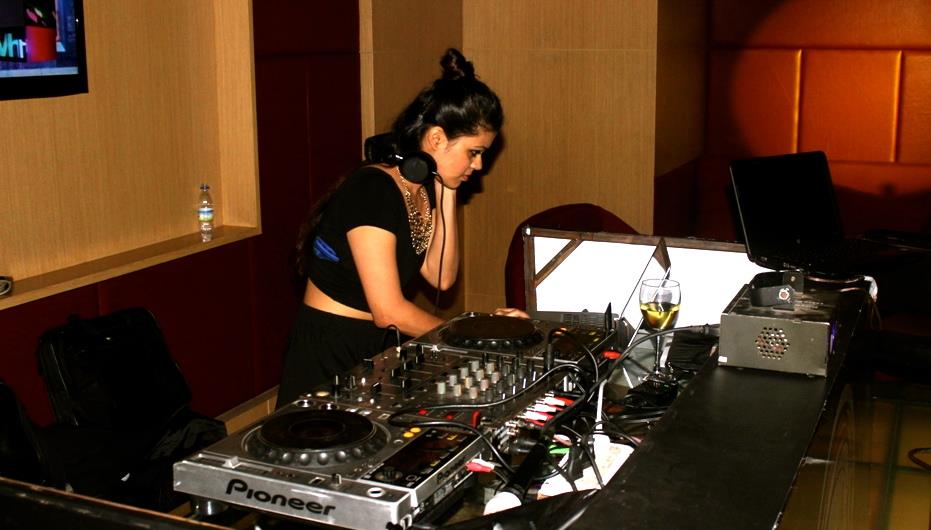 female disco jockey thane