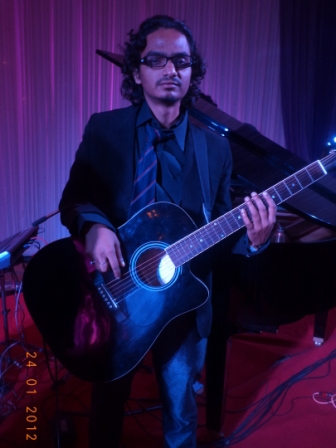 male guitar players thane