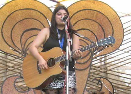 female guitar players thane