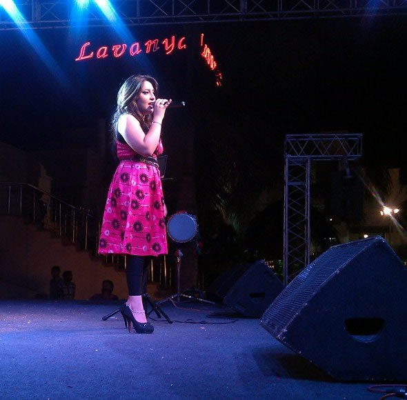 female singer thane