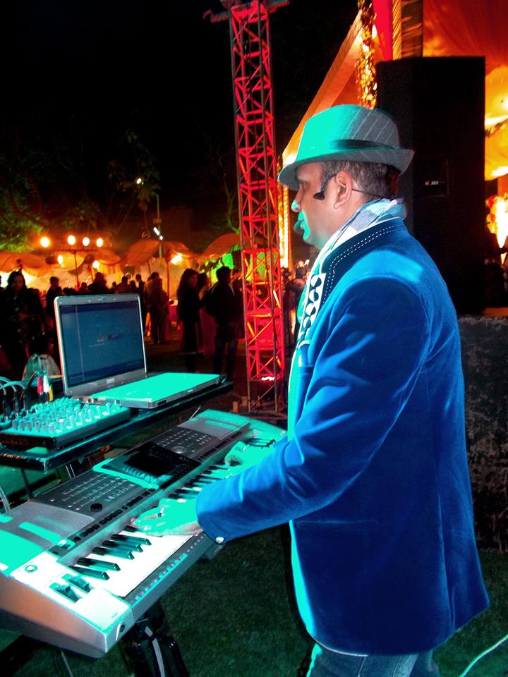solo musician thane