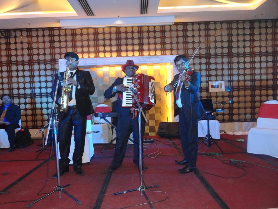 trio musicians thane